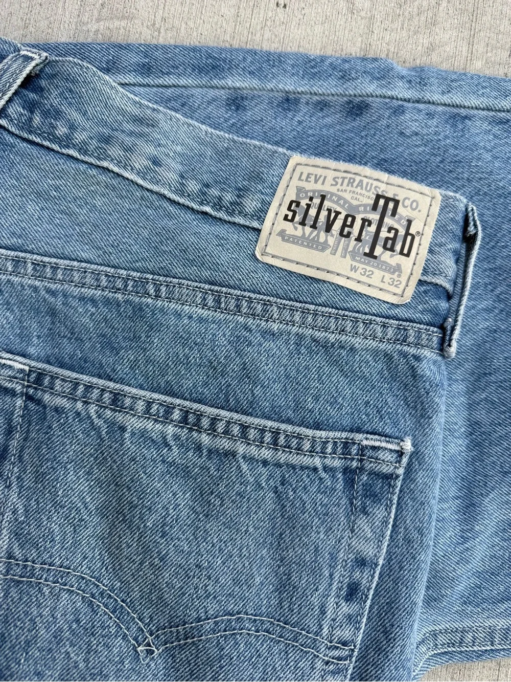 Levi's Light Blue Relaxed Fit Men's Jeans